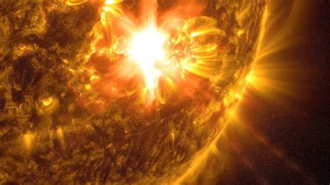 Pannes d’Internet, aurores boréales Une tempête solaire s’amène au.